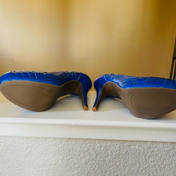 BCBGeneration ELBA Laser Cutout Double Platform Stiletto heels Vivid Blue Sz 9 - Picture 4 of 4